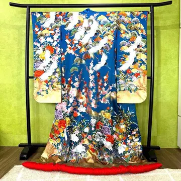 파란색 학과 꽃 자수 우치카케