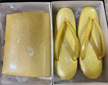 옐로우 컬러 일본 의류용 백과 일본 나막신 세트