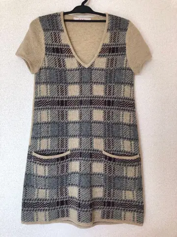울 100% 체크 무늬 V넥 원피스