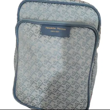 숄더백 파랑과 화이트 로고 디자인