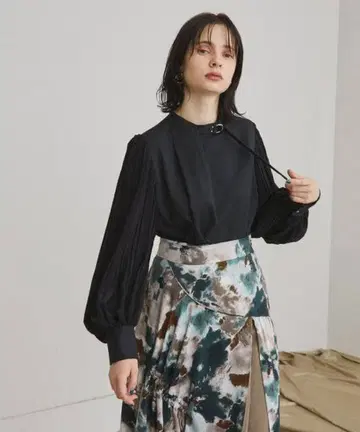 UNITEDTOKYO 소매 플리츠 윈저 블라우스 블랙