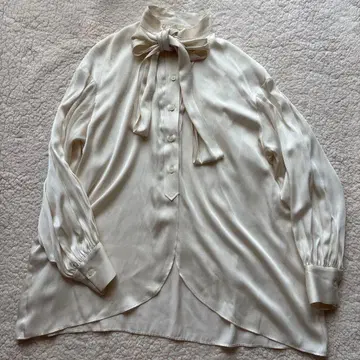 ROUGE VIF 드레이프감 블라우스 보타이 일본제 크림색