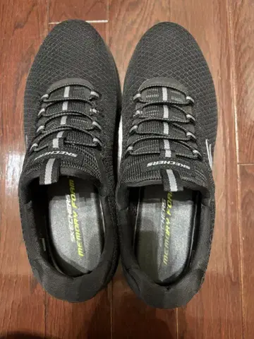 스케쳐스 스니커즈