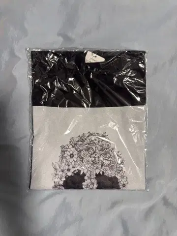 FEELCYCLE 꽃무늬 스컬 T셔츠 M 사이즈 새상품 미사용