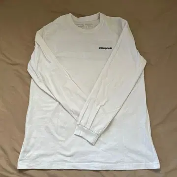 patagonia 화이트 긴팔 T셔츠