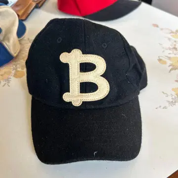 B 자수 블랙 야구 모자