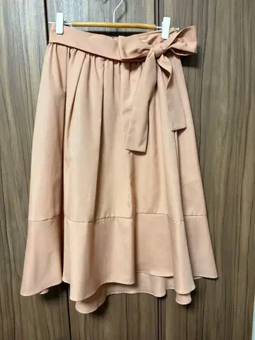 리본 포함 핑크 플레어 스커트