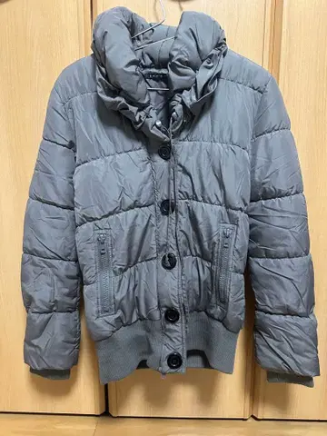 그레이 다운 자켓 후드 부착