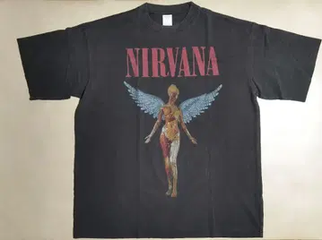 닐바나 밴드 T셔츠 인 유테로