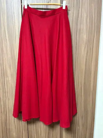 빨간색 플레어 롱 스커트