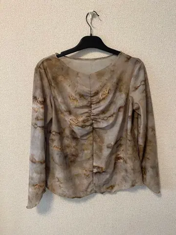 MURRAL 긴팔 상의 스모키