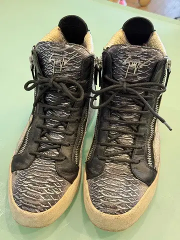 박스 있음 자노티 소가죽 뱀 패턴 하이컷 스니커즈