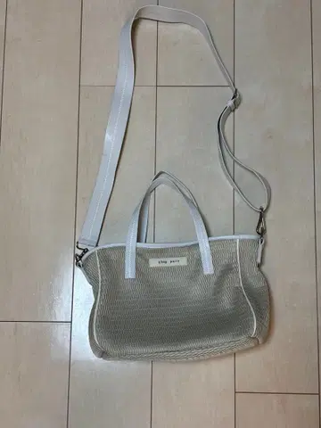 q bag paris 네스트본 (ennui)