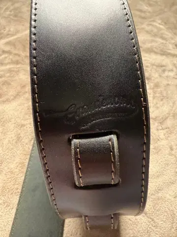 Grandeuomo 가죽 기타 스트랩 블랙