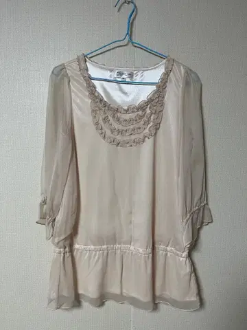 MICHEL KLEIN 베이지 프릴 블라우스 오부소매