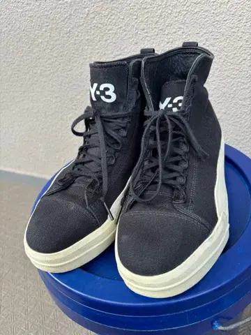 Y-3 블랙 하이컷 스니커즈