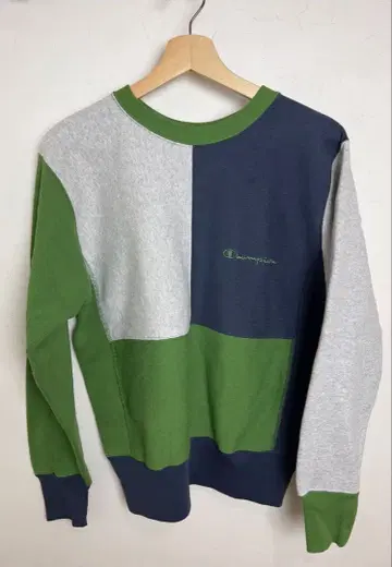 Champion 리버스 위브 맨투맨 클레이지 컬러 M 사이즈