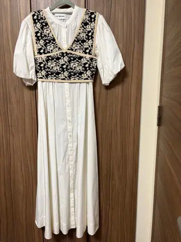 LILY BROWN 꽃무늬 베스트 부착 원피스