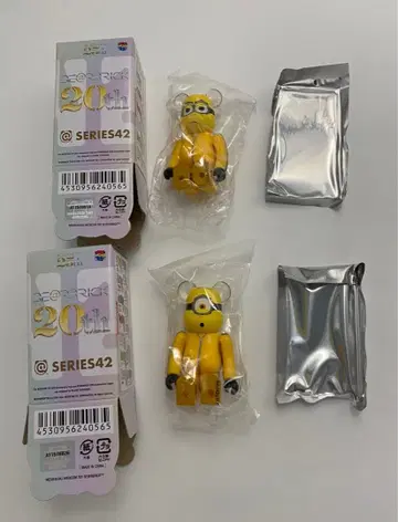 베어브릭 시리즈 42 미니언즈 2체 세트