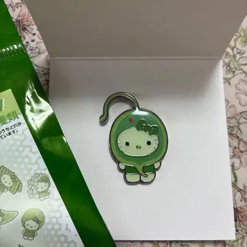 오사카 만박 일본관 조류 x 헬로키티 시크릿 핀 배지