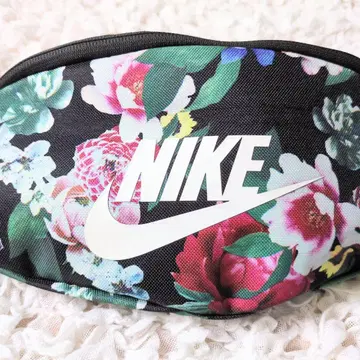 [새상품급] NIKE 나이키 플로럴 바디백 힙색 꽃무늬 블랙