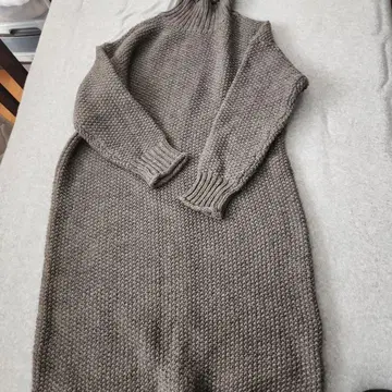 BEAMS 니트 터틀넥 롱 원피스