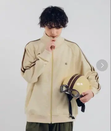 MUHET 뮤에타 트랙 자켓 M 사이즈