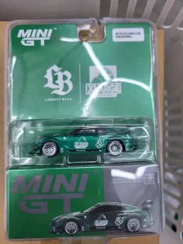 LIBERTY WALK x XLARGE MINI GT 1/64