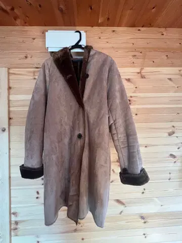 페이크 무스탕 푸드코트