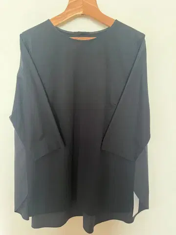 온워드 23구 L 플레어 티셔츠 블랙 사이즈 46