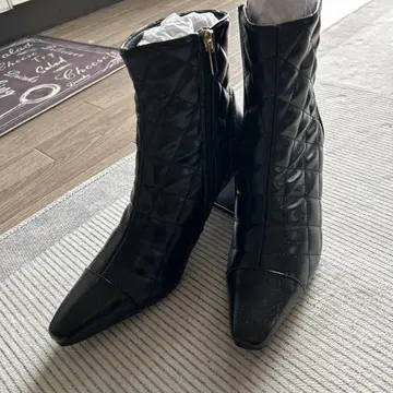 블랙 퀼팅 부티