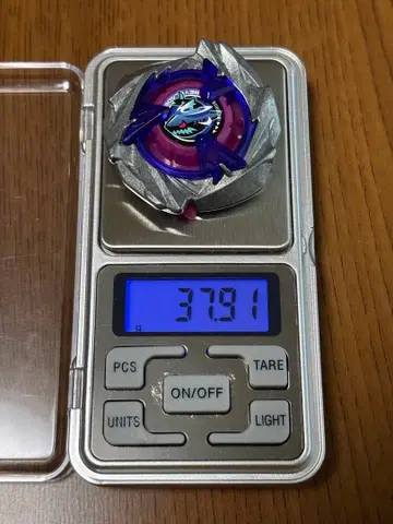 베이블레이드 X 샤크 스케일 4-50UF 중량 37.91g 블레이드만