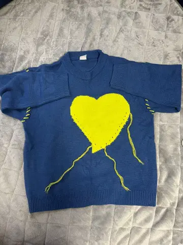 [ HOOK ] 개성 있는 하트 스티치 맨투맨 스타일 니트