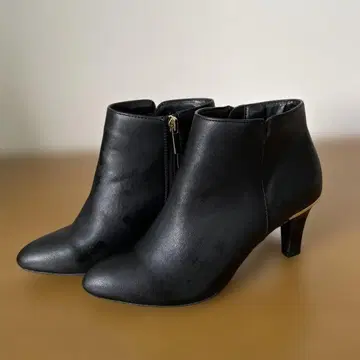 [ 새상품 ] anySiS 블랙 부티 블랙 7cm 힐