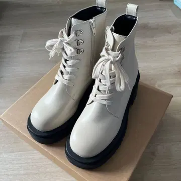 오리엔탈 트래픽 부츠 화이트