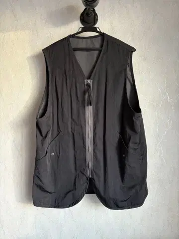 블랙 지퍼 베스트 2 포켓