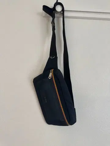 네이비 바디백 스트라이프 포함