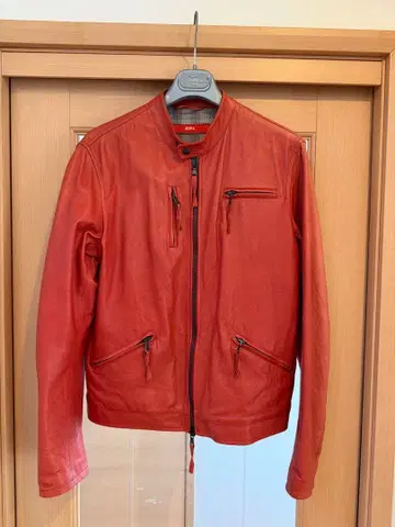 빨간색 가죽 싱글 라이더 자켓