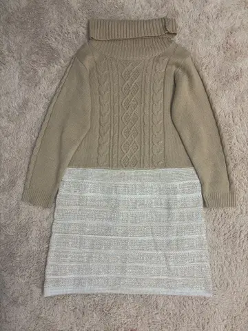 베이지 터틀넥 니트 원피스