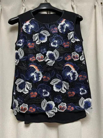 꽃무늬 자수 슬리브리스 상의