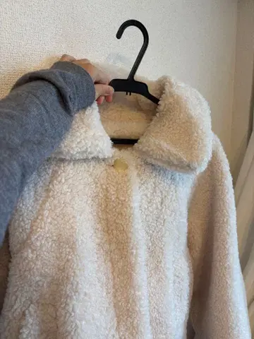 크림색 보아 자켓 카라 부착