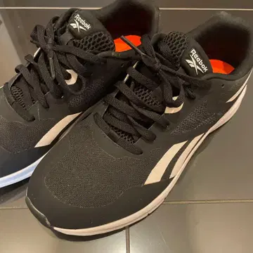 리복 블랙 스니커즈 25cm