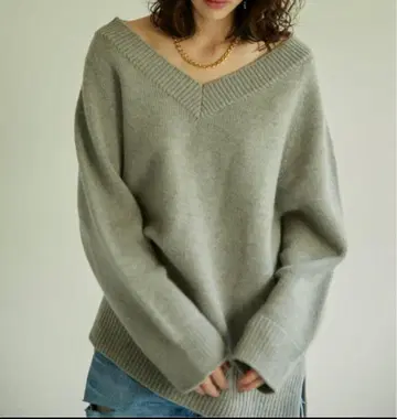 개럴개런트 울 V넥 니트