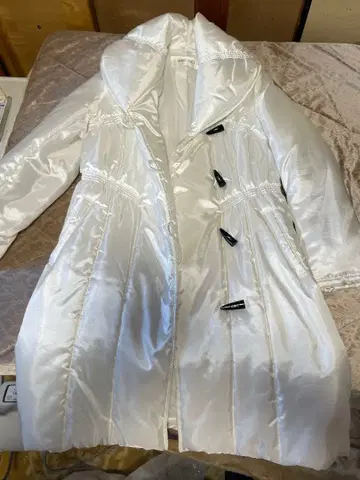 SPECCHIO 화이트 다운 자켓