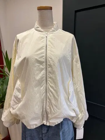 [ 미사용 새상품 ] 파시오네 아이보리 집업 자켓 볼륨 슬리브