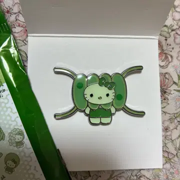 오사카 만박 일본관 조류 x 헬로키티 시크릿 핀 배지