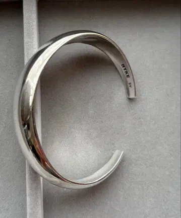 HYKE 하이크 실버 뱅글