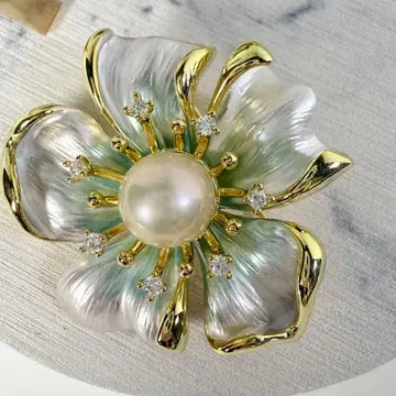 법랑 꽃 모티브 펄 장식 브로치