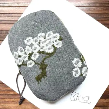 미나 페르호넨 코롱또 얇은 타입 파우치 세로형 bloom