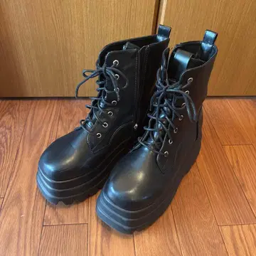 통굽 레이스업 부츠 블랙